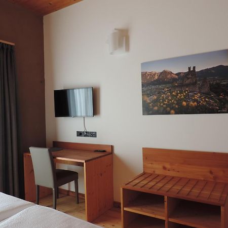 Garni Tuttotondo Hotell Levico Terme Rum bild