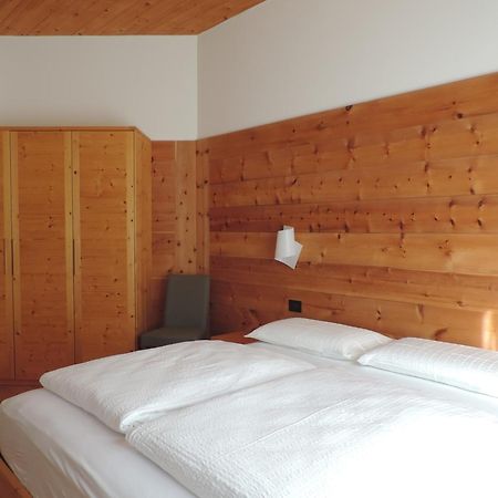 Garni Tuttotondo Hotell Levico Terme Rum bild