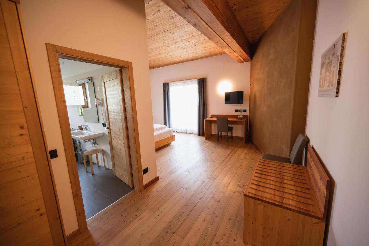 Garni Tuttotondo Hotell Levico Terme Rum bild