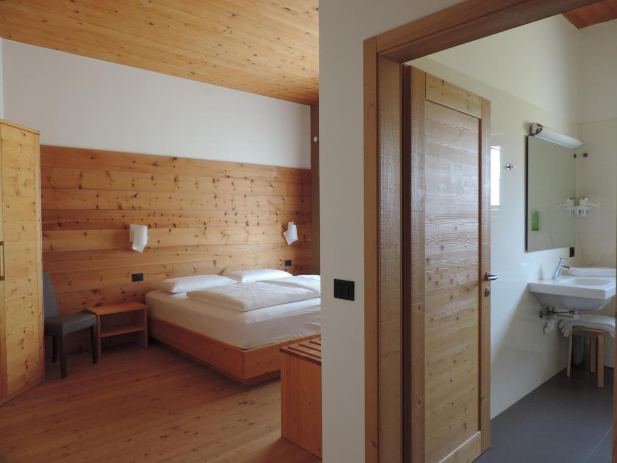 Garni Tuttotondo Hotell Levico Terme Rum bild