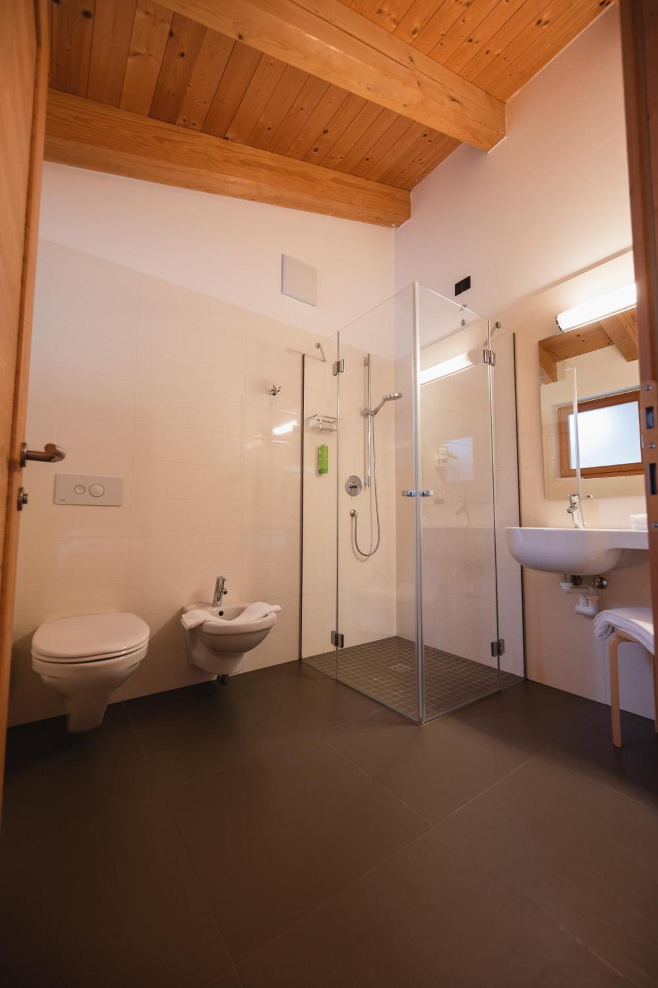 Garni Tuttotondo Hotell Levico Terme Rum bild