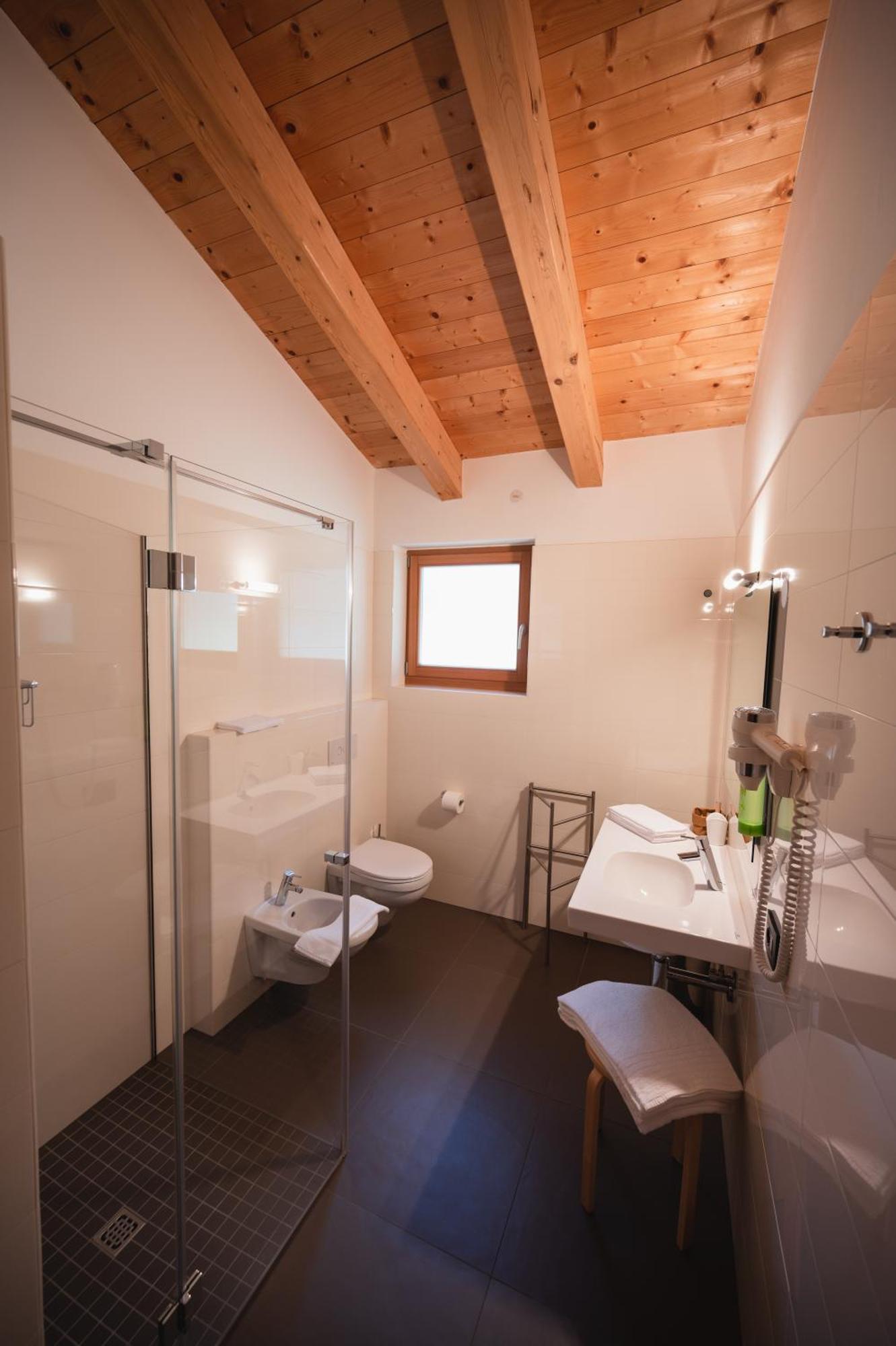 Garni Tuttotondo Hotell Levico Terme Rum bild