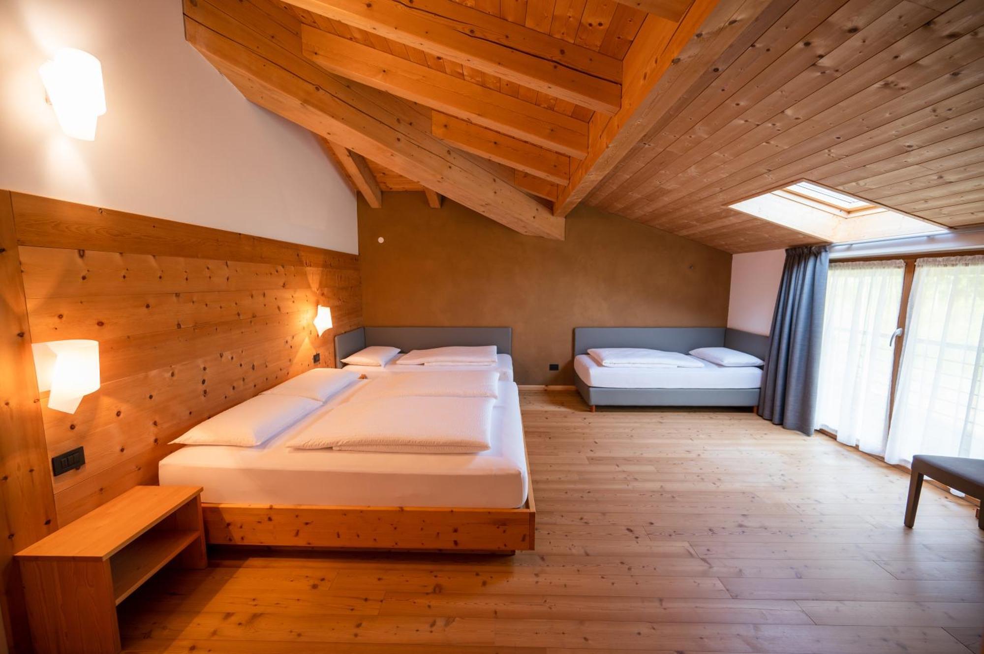Garni Tuttotondo Hotell Levico Terme Rum bild