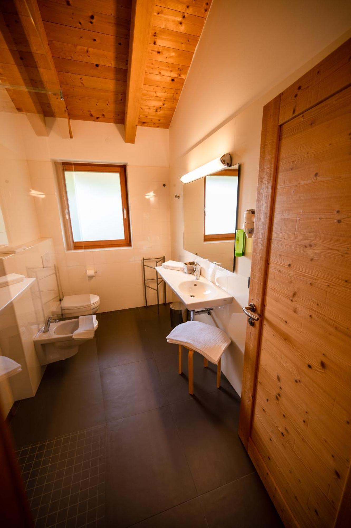 Garni Tuttotondo Hotell Levico Terme Rum bild
